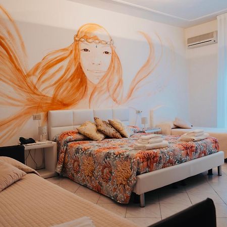 Hotel Julia ลีโด เดลยี เอสเตนซี ภายนอก รูปภาพ