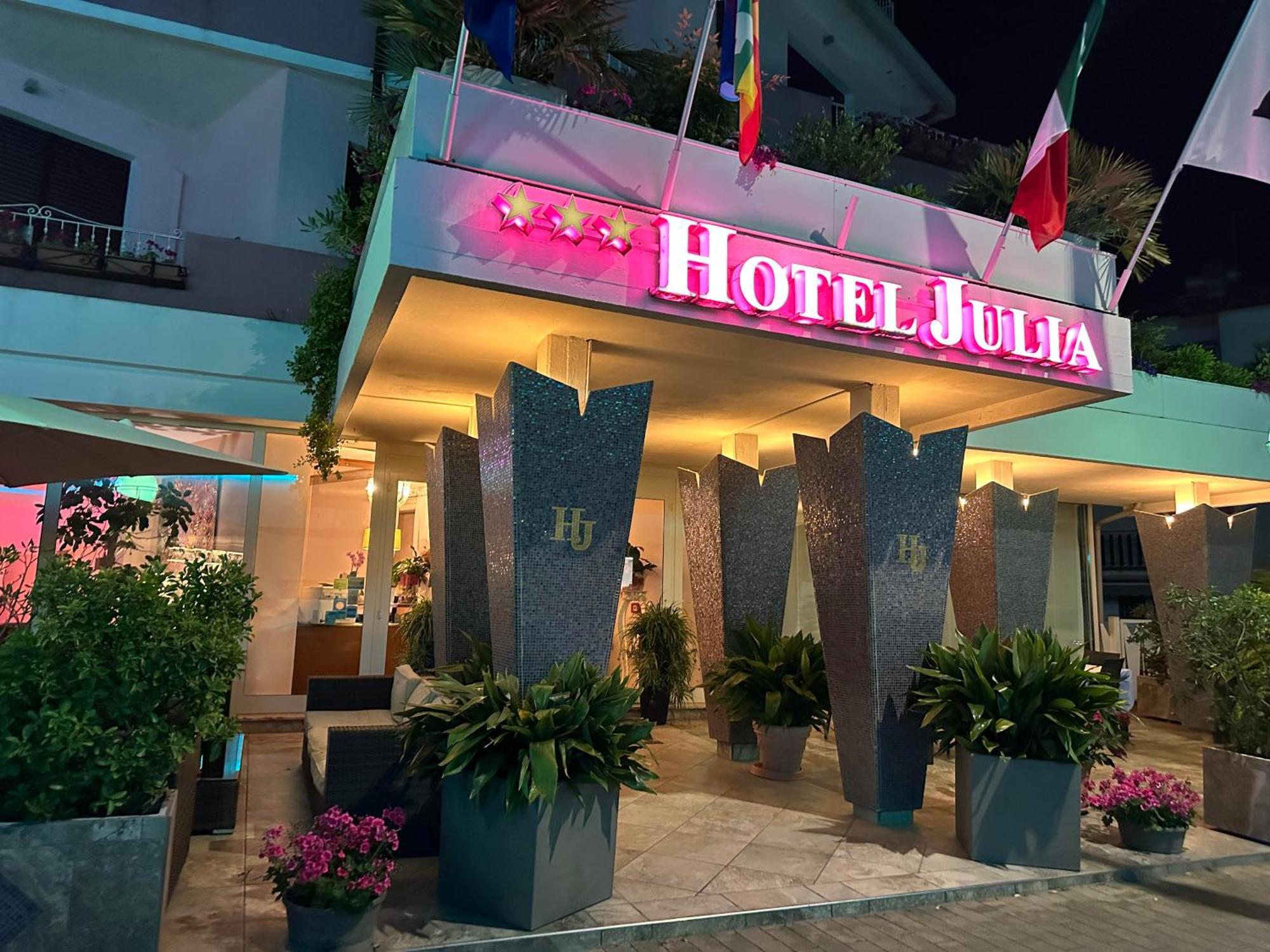 Hotel Julia ลีโด เดลยี เอสเตนซี ภายนอก รูปภาพ