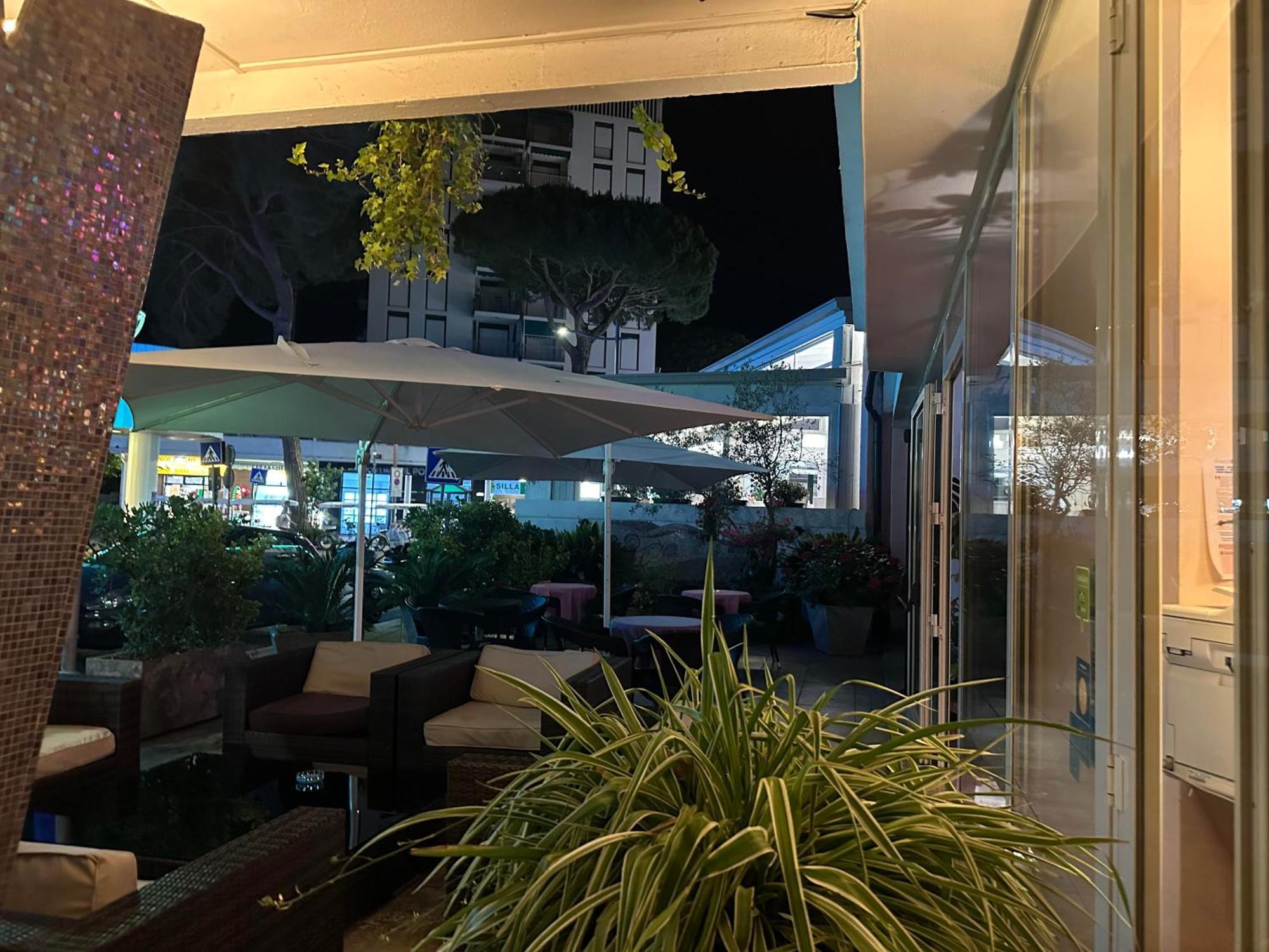 Hotel Julia ลีโด เดลยี เอสเตนซี ภายนอก รูปภาพ