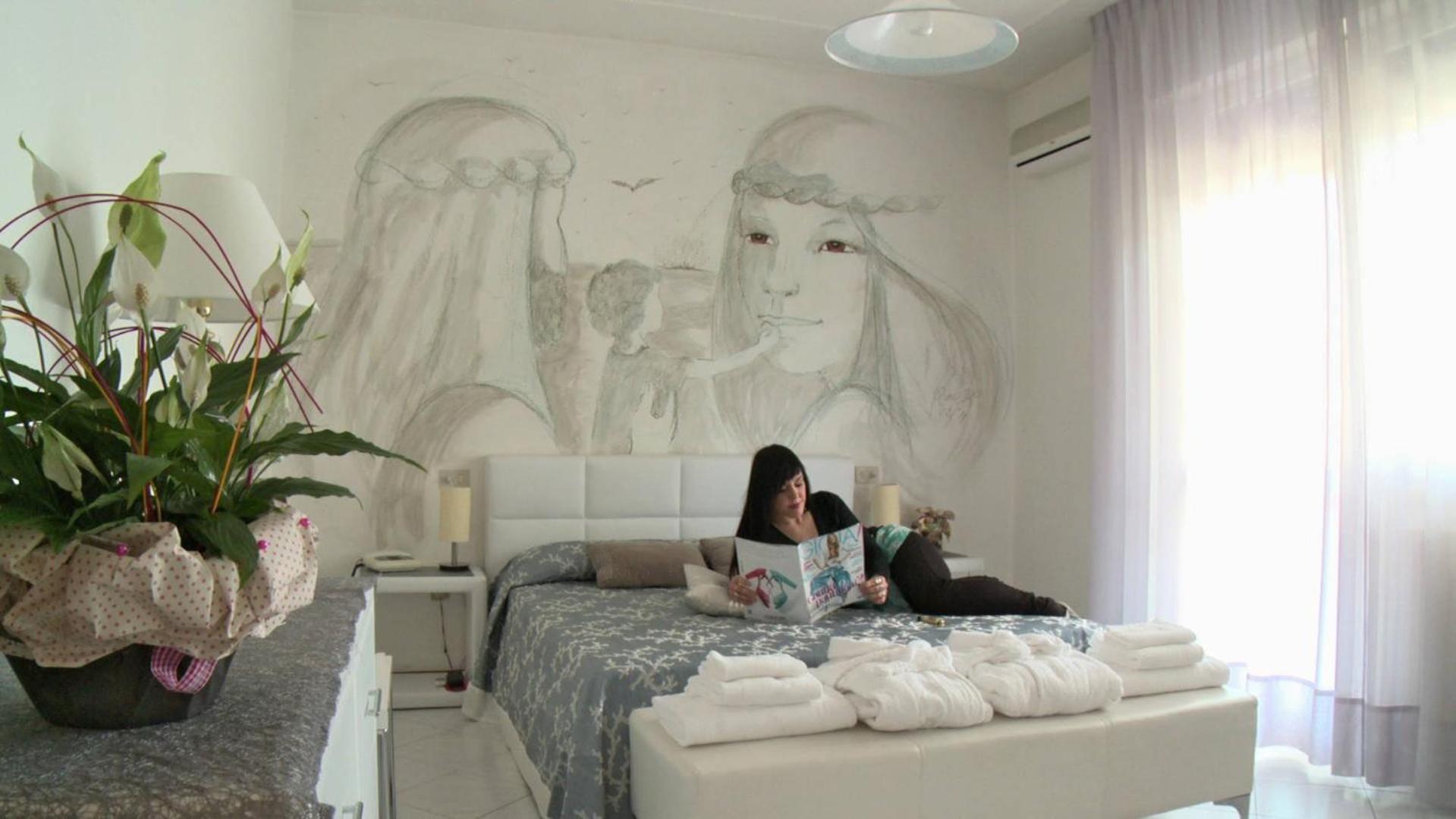 Hotel Julia ลีโด เดลยี เอสเตนซี ภายนอก รูปภาพ