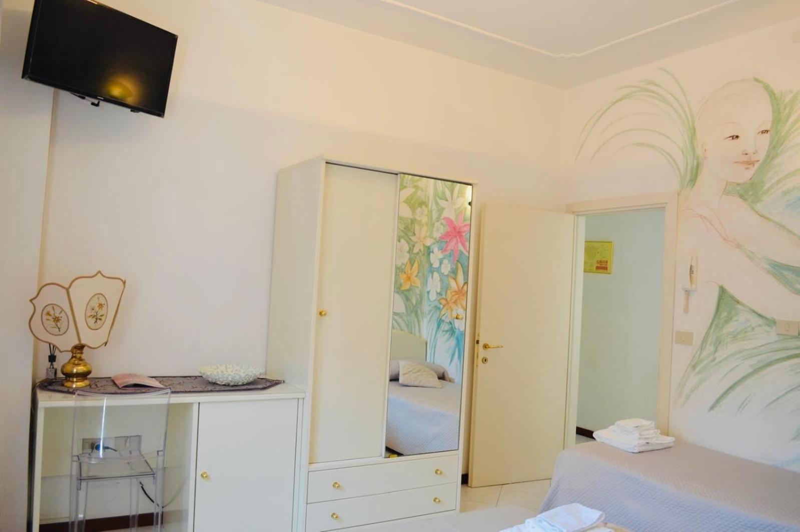 Hotel Julia ลีโด เดลยี เอสเตนซี ห้อง รูปภาพ