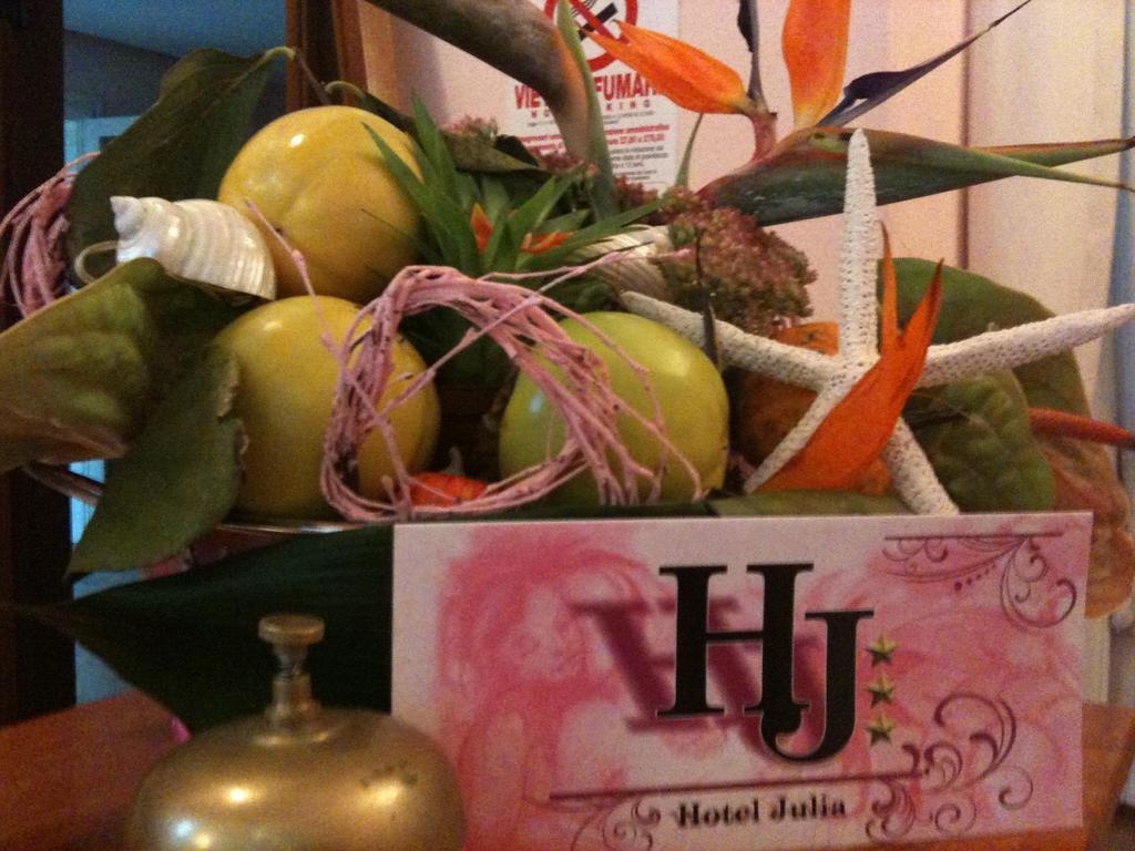 Hotel Julia ลีโด เดลยี เอสเตนซี ภายนอก รูปภาพ